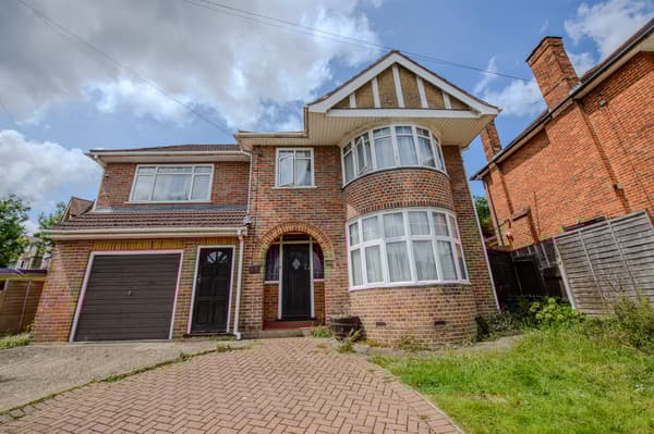 Preview of property 44 Whitelands Road, High Wycombe, HP12 3EQ