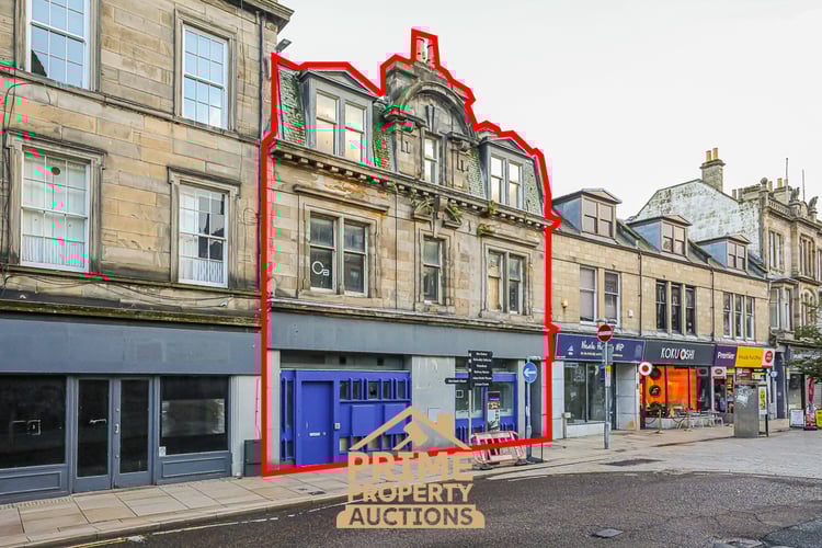 Main view of property at 214 - 216 High Street, Kirkcaldy, KY1 1JT