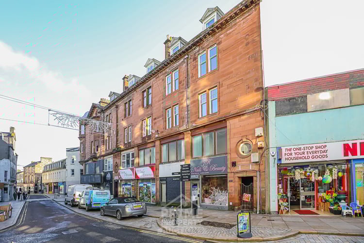 Main view of property at 252A High Street, Kirkcaldy, Fife, KY1 1LA