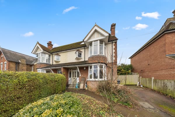 Preview of property 31 College Road, Kent, ME15 6SX