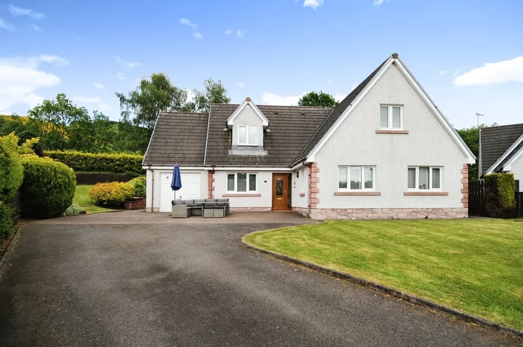 Main view of property at 12 Auld Brig View, Dumfries, DG2 0XE