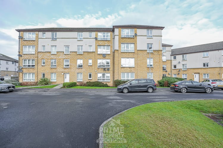 Main view of property at 37 Croft Gardens, Glasgow, G72 8HQ