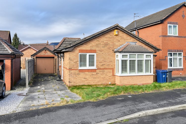Main view of property at 35 Bridge Way, Preston, PR5 5YJ