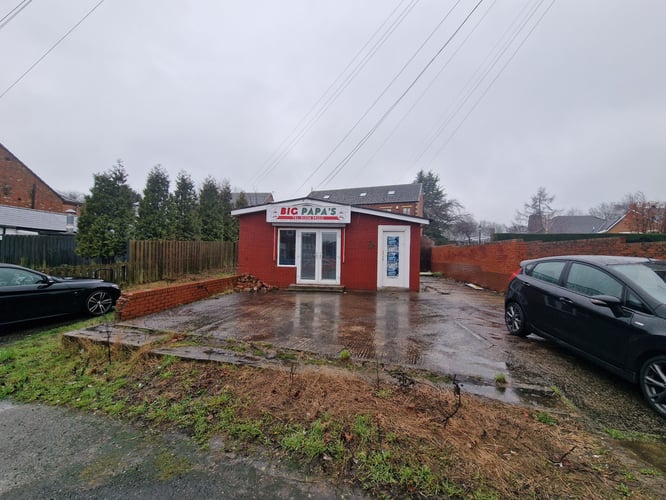 Main view of property at 10 Ballfield Lane, Barnsley, Darton, S75 5EQ