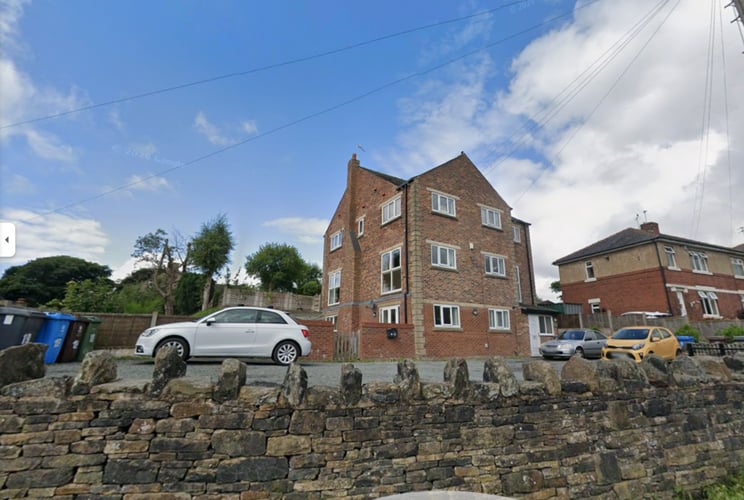 Main view of property at Freehold of 19, 19A, 19B 19B Stonebreaks Road, Springhead, Oldham, OL4 4BZ