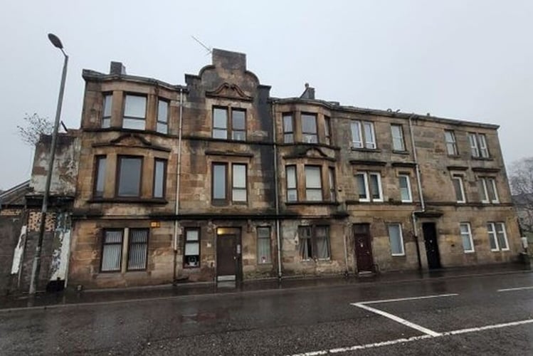 Main view of property at 77 High Street, Flat 2/2, Johnstone, PA5 8SN