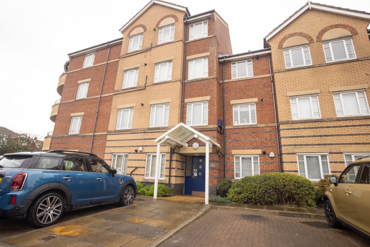 Main view of property at Flat 8 20 Queens Road, Southport, PR9 9EX