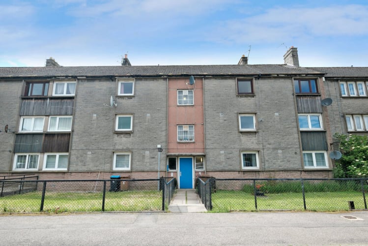 Main view of property at 10 Caiesdykes Drive, Aberdeen, AB12 5HT