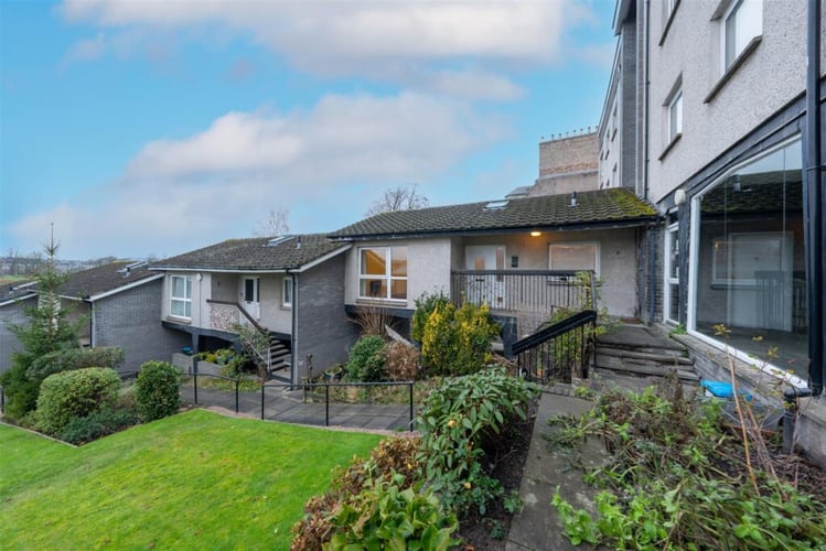 Main view of property at 18 Bridgend Court, Main Street, Perth, PH2 7HN