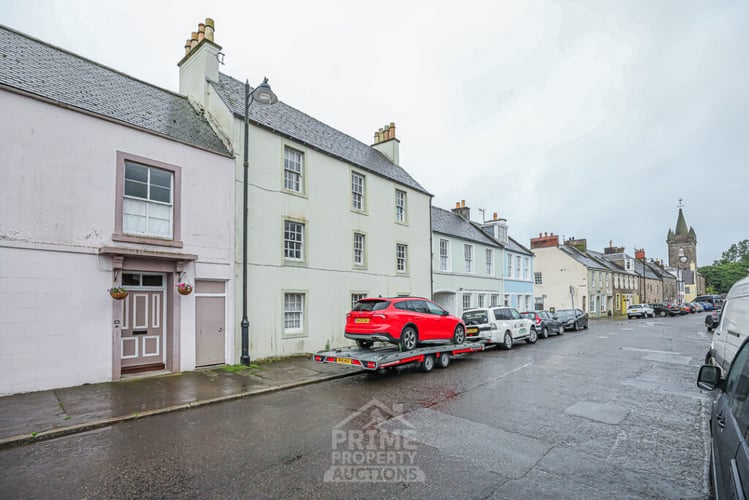 Main view of property at 100c High Street, Kirkcudbright, DG6 4JQ