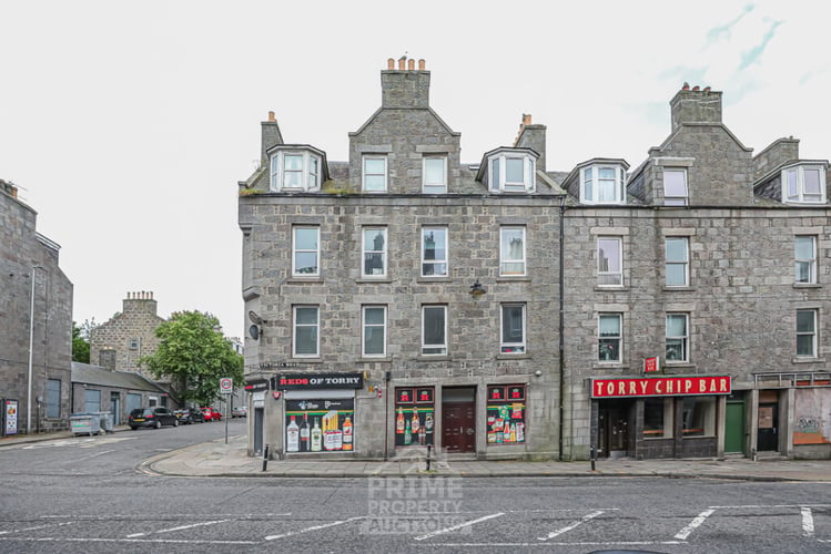 Main view of property at Top Floor Left 2 Walker Road, Aberdeen, AB11 8BU