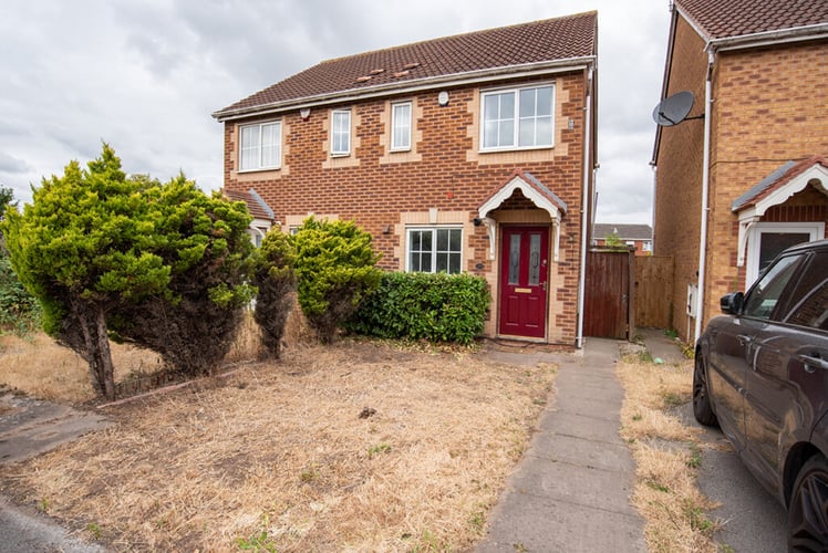 Main view of property at 25 Meadow Brown Road, Nottingham, NG7 5PH