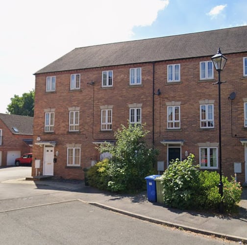 Main view of property at 28 Denbigh Avenue, Worksop, S81 7SZ