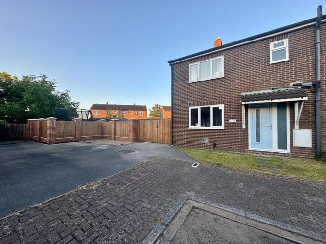 Main view of property at 14 St John Mews, Selby, YO8 4YE