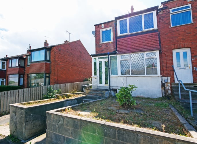 Main view of property at 45 Benson Gardens, Leeds, LS12 4LA