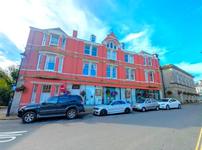Main view of property at Flat 7 2 Market Place, St. Columb, TR9 6AN