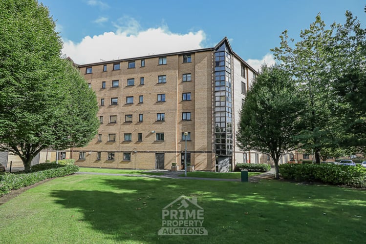 Main view of property at 4 Riverview Place, Flat 7, Glasgow, G5 8EB