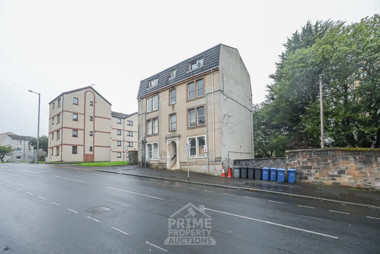 Main view of property at Flat 2-2, 40 Sir Michael Street, Greenock, PA15 1PL
