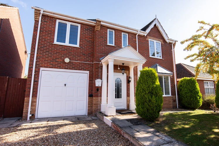 Main view of property at 4 Kenmore Drive, Woodhall Spa, LN10 6BB
