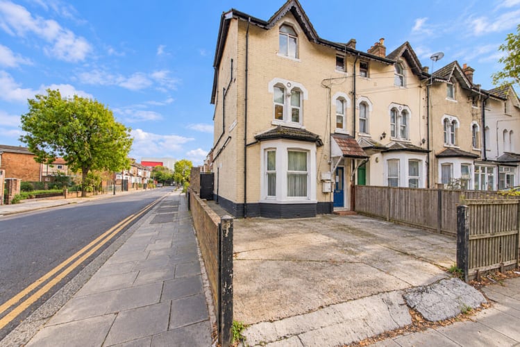 Main view of property at Flat 4, 62 Willoughby Lane, London, N17 0SS