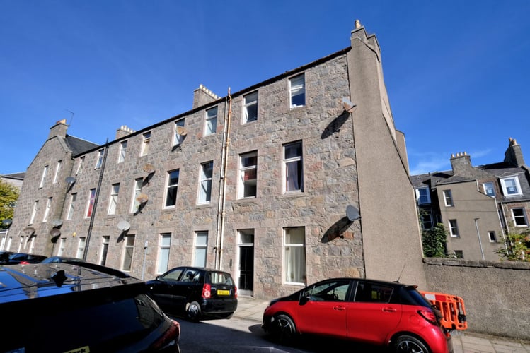 Main view of property at Flat F, 5 Hill Street, Aberdeen, AB25 2XZ