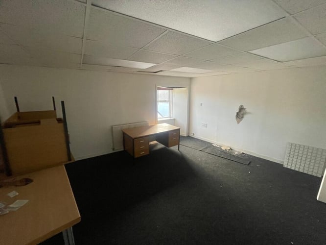 Main view of property at 148 High Street, Irvine, KA12 8AH
